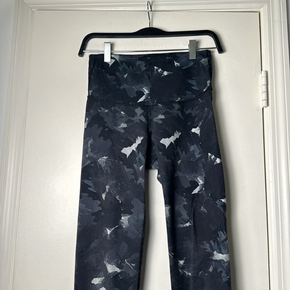 Old Navy Active Gray Pattern Go-Dry Athletic Workout Leggings Size Small - Picture 2 of 6